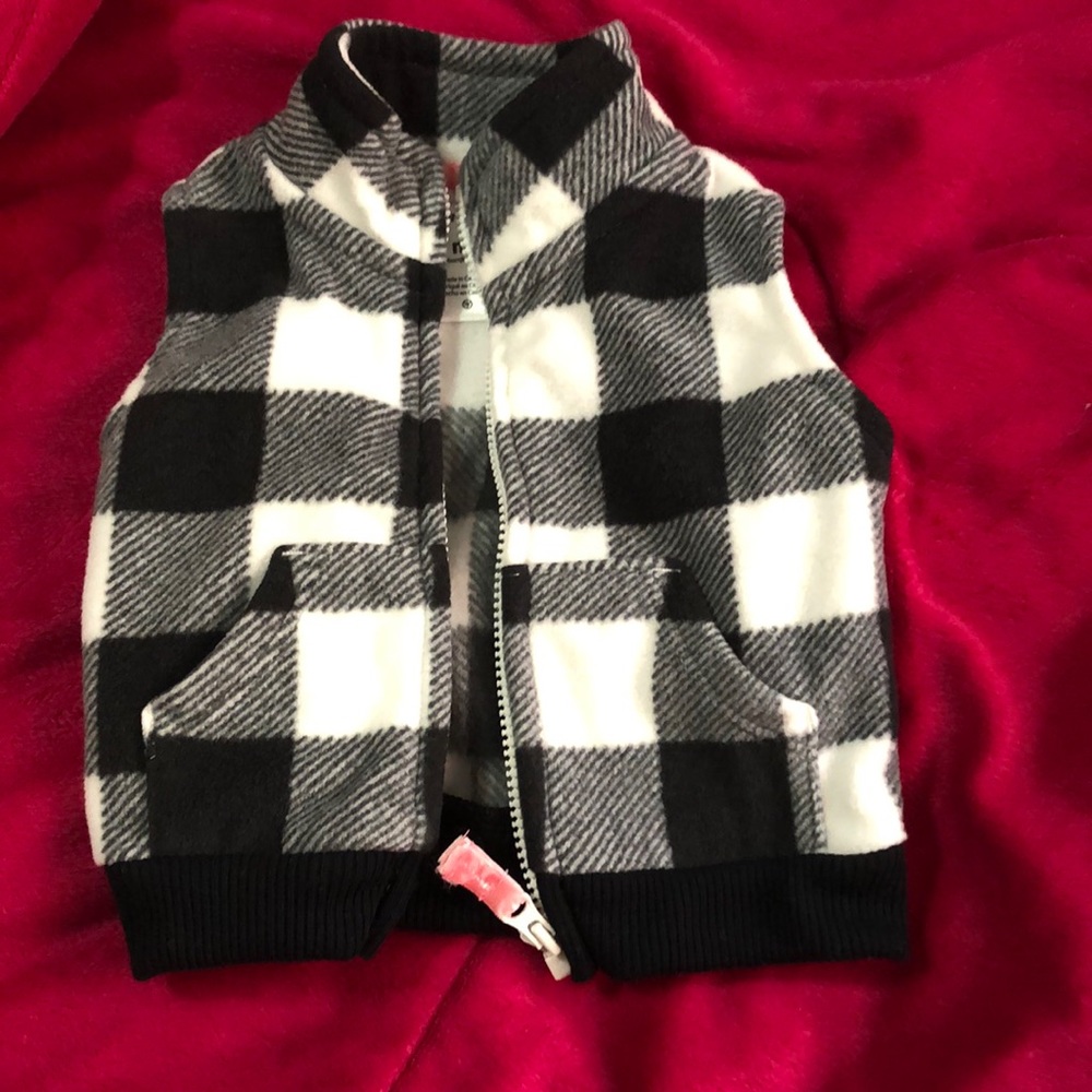 Sleeveless jacket ,black and white plaid